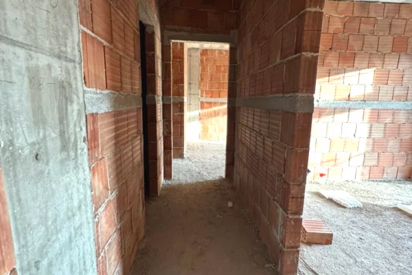 Shtepi ne shitje Apartament ne Tirane, 2+1, Mobilimi Bosh, pa mobiluar, Pagesa 120,000  Euro.