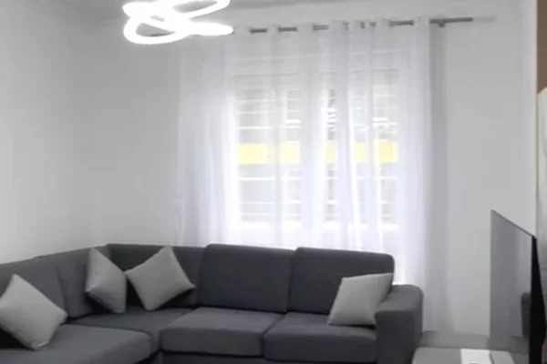 Shtepi me qera 2+1 ne Tirane - 450 Euro