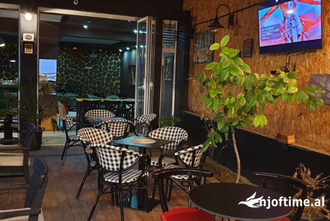 Ambient biznesi me qera 2+1 ne Tirane - 700 Euro