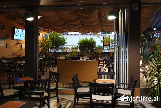 Ambient biznesi me qera 2+1 ne Tirane - 700 Euro