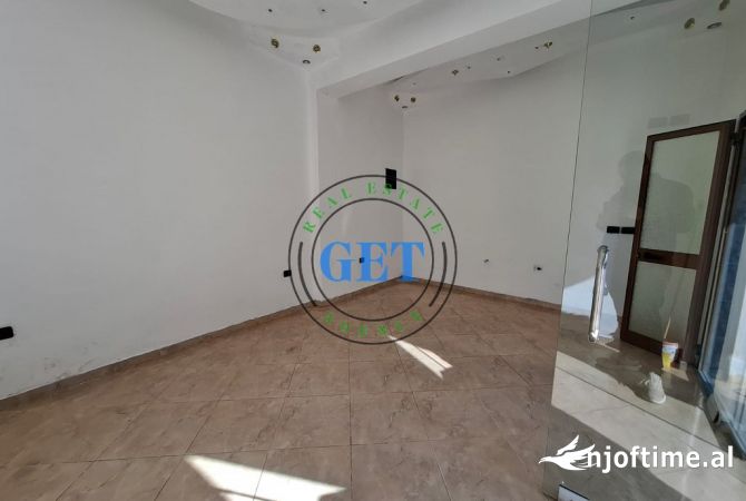 Ambiente Commerciale in Vendita 3+1 a Durazzo - 60,000 Euro