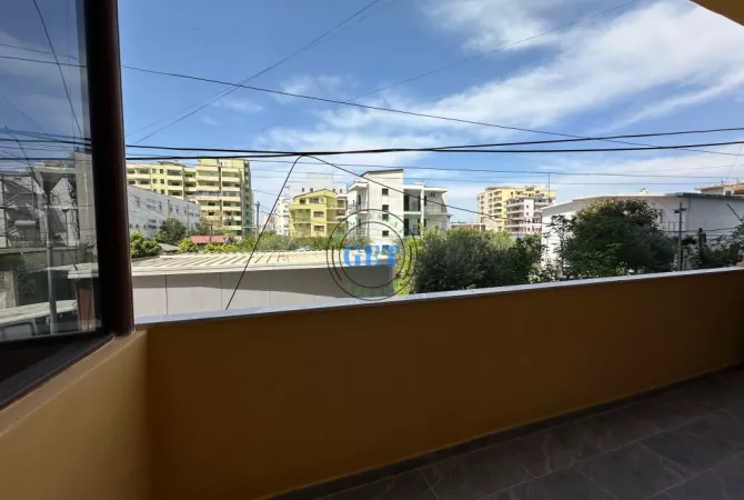Shtepi ne shitje Apartament ne Durres, 3+1, Mobilimi Bosh, pa mobiluar, Pagesa 120,000  Euro.