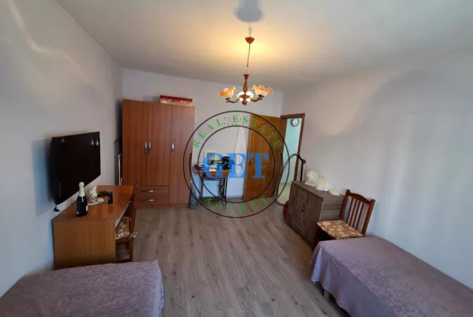 Shtepi ne shitje Apartament ne Durres, 2+1, Mobilimi E mobiluar, Pagesa 80,000  Euro.