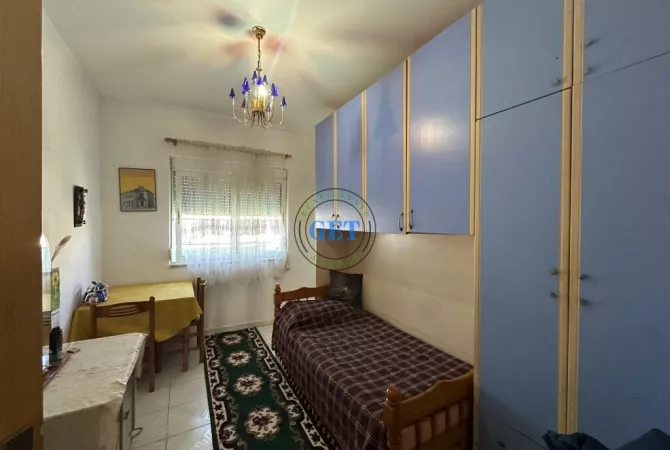 Shtepi ne shitje Papafingo(kati i catise) ne Durres, 4+1, Mobilimi E mobiluar, Pagesa 190,000  Euro.