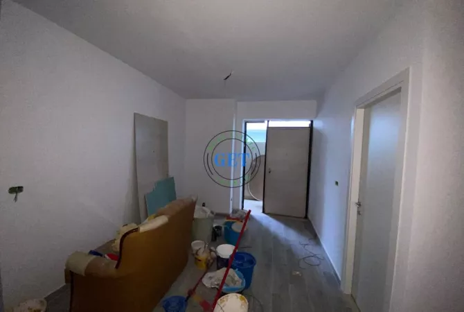 Shtepi ne shitje Apartament ne Durres, 2+1, Mobilimi Bosh, pa mobiluar, Pagesa 105,000  Euro.