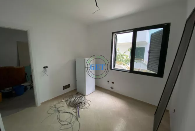 Shtepi ne shitje Apartament ne Durres, 2+1, Mobilimi Bosh, pa mobiluar, Pagesa 105,000  Euro.