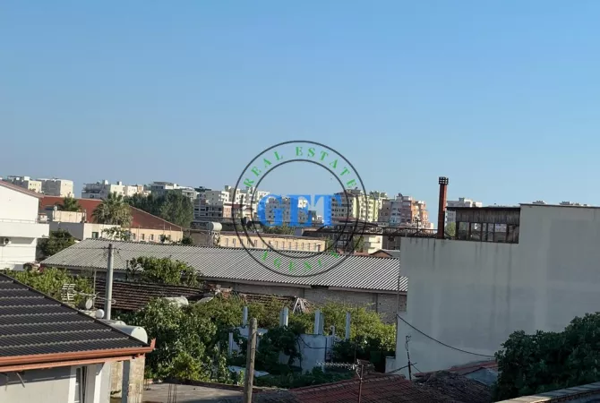 Shtepi ne shitje Apartament ne Durres, 2+1, Mobilimi E mobiluar, Pagesa 60,000  Euro.