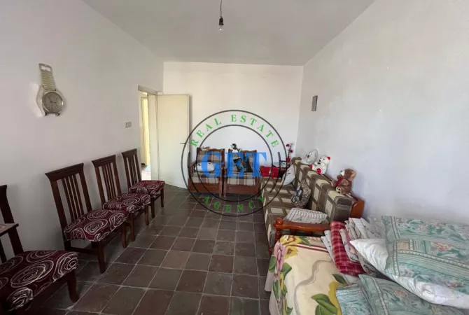 Shtepi ne shitje Apartament ne Durres, 2+1, Mobilimi E mobiluar, Pagesa 60,000  Euro.