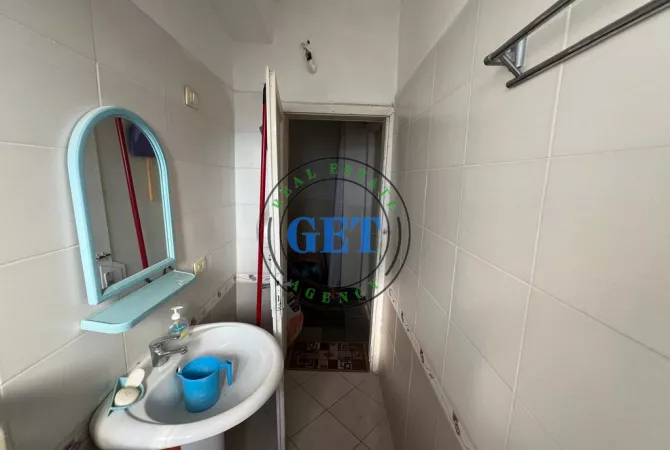 Shtepi ne shitje Apartament ne Durres, 2+1, Mobilimi E mobiluar, Pagesa 60,000  Euro.