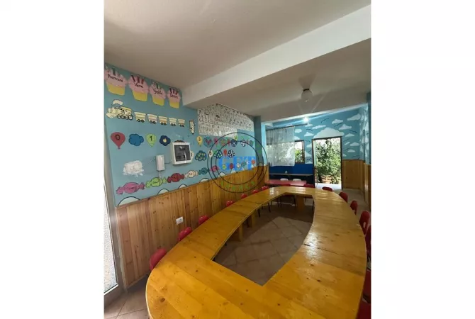 Ambient biznesi me qera 1+1 ne Durres - 1,200 Euro