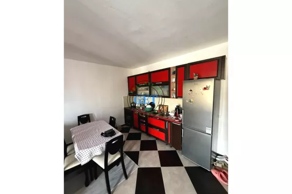 Shtepi ne shitje Apartament ne Durres, 2+1, Mobilimi E mobiluar, Pagesa 165,000  Euro.