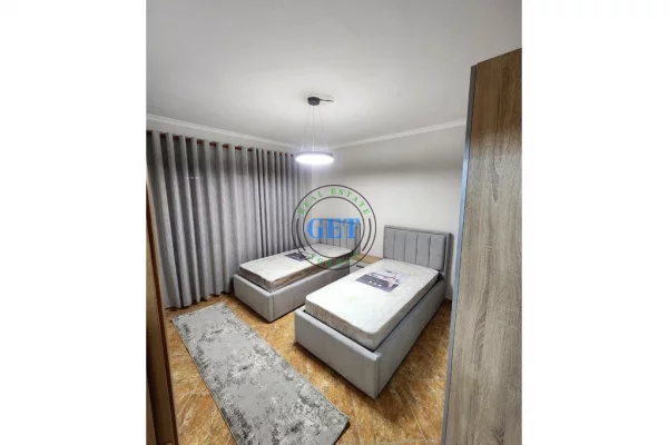 Shtepi ne shitje Apartament ne Durres, 2+1, Mobilimi E mobiluar, Pagesa 140,000  Euro.