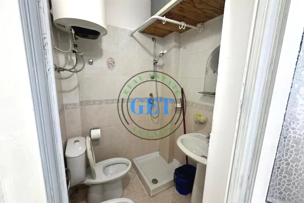 Shtepi ne shitje Apartament ne Durres, 1+1, Mobilimi Bosh, pa mobiluar, Pagesa 65,000  Euro.