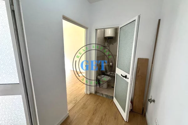 Shtepi ne shitje Apartament ne Durres, 1+1, Mobilimi Bosh, pa mobiluar, Pagesa 65,000  Euro.