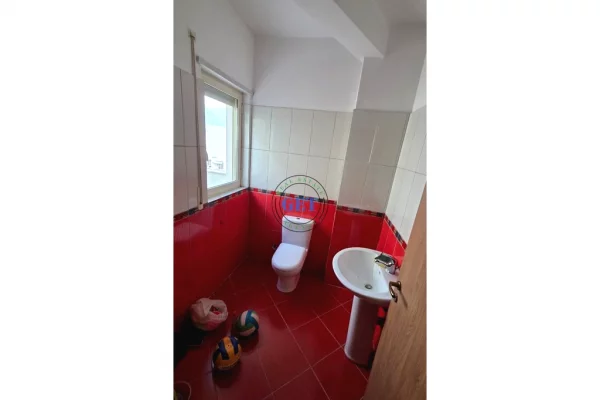 Shtepi me qera Apartament ne Durres, 2+1, Mobilimi Pjeserisht e mobiluar, Pagesa 500  Euro.