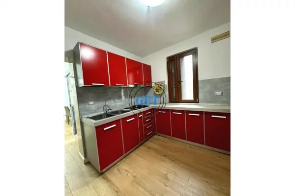 Shtepi ne shitje Apartament ne Durres, 2+1, Mobilimi Pjeserisht e mobiluar, Pagesa 170,000  Euro.