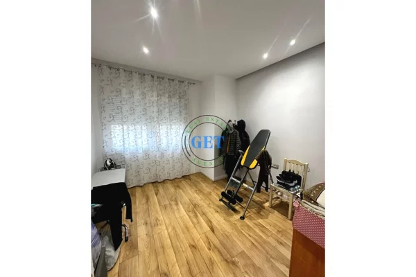 Shtepi ne shitje Apartament ne Durres, 2+1, Mobilimi E mobiluar, Pagesa 200,000  Euro.