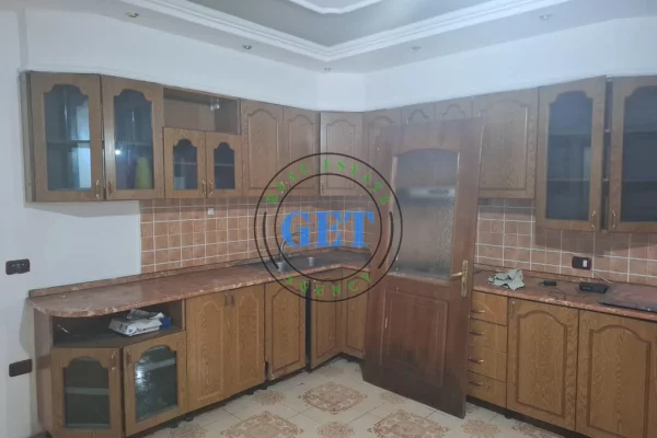 Shtepi me qera Apartament ne Durres, 2+1, Mobilimi Bosh, pa mobiluar, Pagesa 300  Euro.