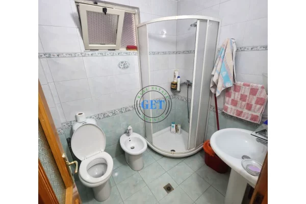 Shtepi me qera Apartament ne Durres, 3+1, Mobilimi Bosh, pa mobiluar, Pagesa 800  Euro.