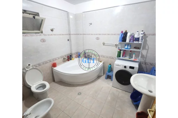 Shtepi me qera Apartament ne Durres, 3+1, Mobilimi Bosh, pa mobiluar, Pagesa 800  Euro.
