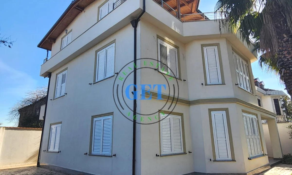 Shtepi me qera Shtepi Private ne Durres, 5+1, Mobilimi E mobiluar, Pagesa 1,000  Euro.