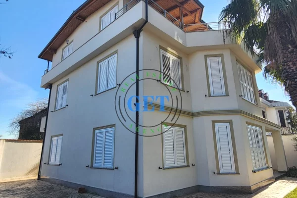 Shtepi me qera 5+1 ne Durres - 1,000 Euro