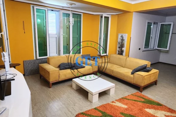 Shtepi me qera Shtepi Private ne Durres, 5+1, Mobilimi E mobiluar, Pagesa 1,000  Euro.