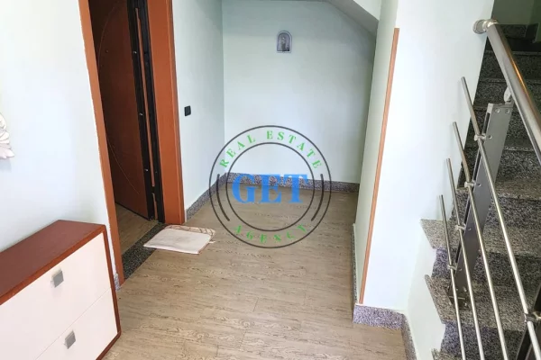 Shtepi me qera Shtepi Private ne Durres, 5+1, Mobilimi E mobiluar, Pagesa 1,000  Euro.