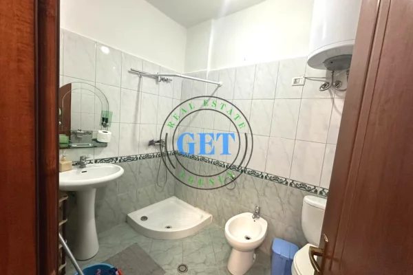 Shtepi ne shitje Apartament ne Durres, 2+1, Mobilimi E mobiluar, Pagesa 117,000  Euro.