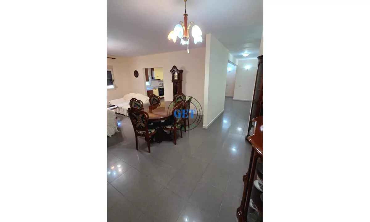 Shtepi me qera Apartament ne Durres, 3+1, Mobilimi E mobiluar, Pagesa 700  Euro.