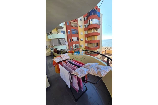 Shtepi me qera Apartament ne Durres, 3+1, Mobilimi E mobiluar, Pagesa 700  Euro.