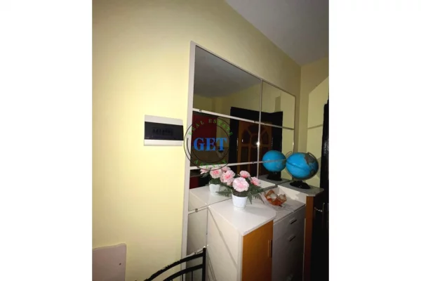 Shtepi me qera Apartament ne Durres, Garsoniere, Mobilimi E mobiluar, Pagesa 220  Euro.