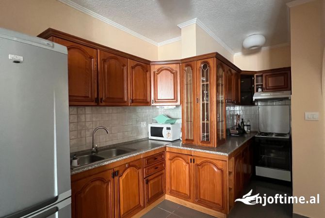 Shtepi me qera 2+1 ne Tirane - 650 Euro