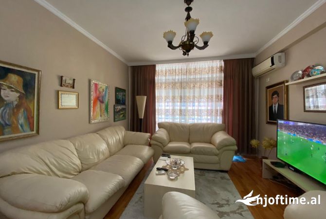 Shtepi ne shitje Apartament ne Tirane, 2+1, Mobilimi E mobiluar, Pagesa 293,000  Euro.