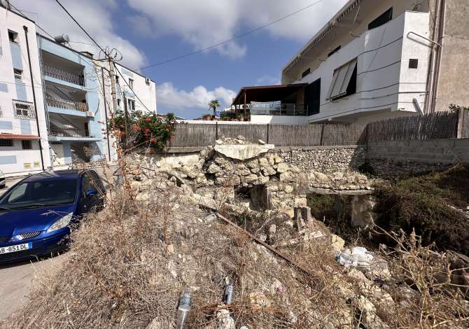 SHITET TRUALLI TEK RRUGA E RE NE VLORE