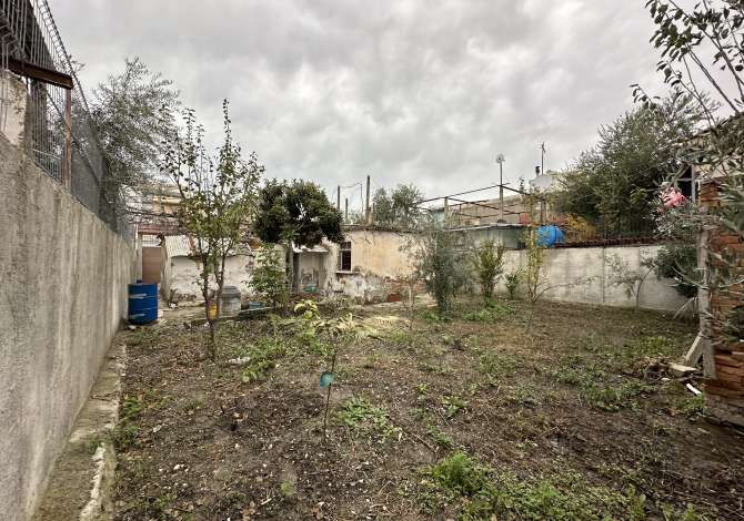 SHITET TRUALLI BASHKE ME SHTEPINE PRIVATE