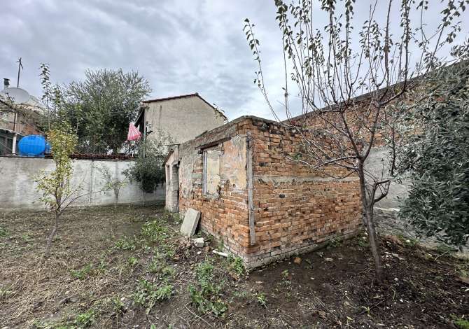 SHITET TRUALLI BASHKE ME SHTEPINE PRIVATE