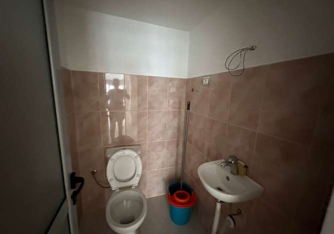 SHITET OSE JEPET ME QIRA AMBIENT BIZNESI NE LUNGOMARE, VLORE