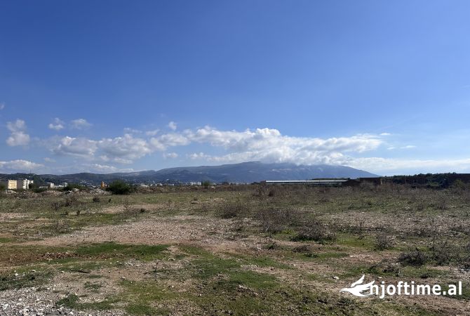 Terreno in vendita  a Valona - 450,000 Euro