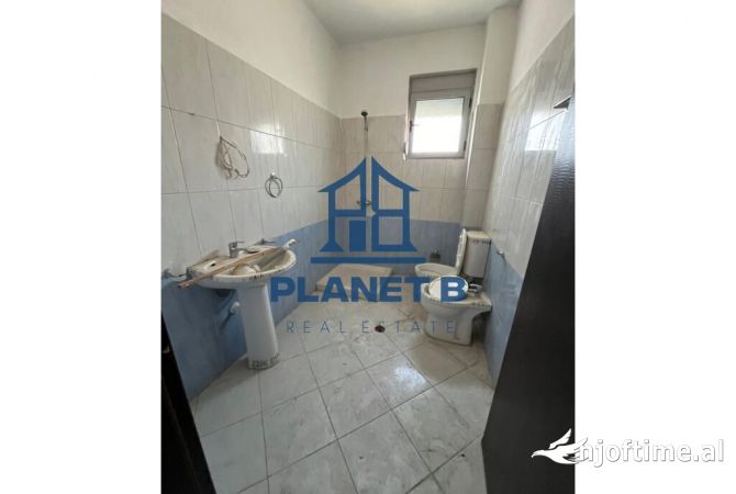 Shtepi ne shitje Apartament ne Vlore, 1+1, Mobilimi Pjeserisht e mobiluar, Pagesa 93,000  Euro.