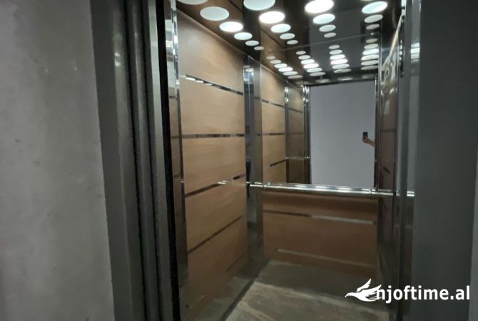 Shtepi ne shitje Apartament ne Vlore, 2+1, Mobilimi Pjeserisht e mobiluar, Pagesa 214,500  Euro.