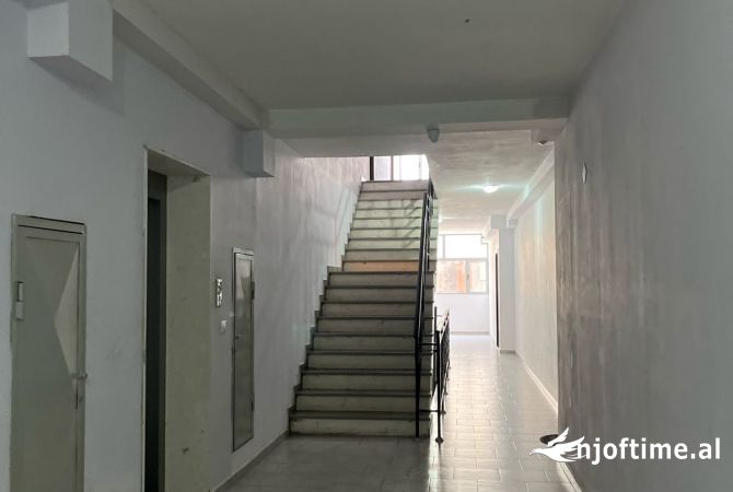 Shtepi ne shitje Apartament ne Vlore, 2+1, Mobilimi Pjeserisht e mobiluar, Pagesa 214,500  Euro.