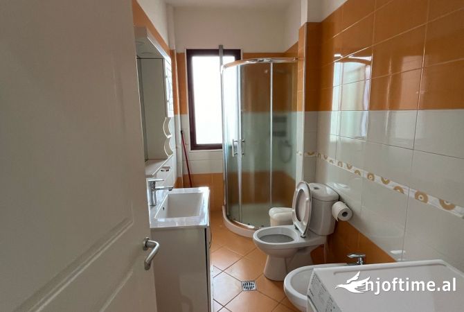 Shtepi ne shitje Apartament ne Vlore, 2+1, Mobilimi Pjeserisht e mobiluar, Pagesa 214,500  Euro.