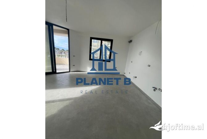 Shtepi ne shitje Apartament ne Vlore, 2+1, Mobilimi Bosh, pa mobiluar, Pagesa 351,000  Euro.