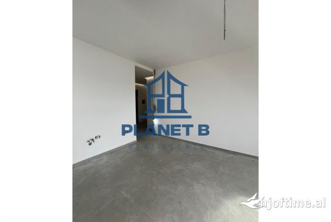 Shtepi ne shitje Apartament ne Vlore, 2+1, Mobilimi Bosh, pa mobiluar, Pagesa 351,000  Euro.