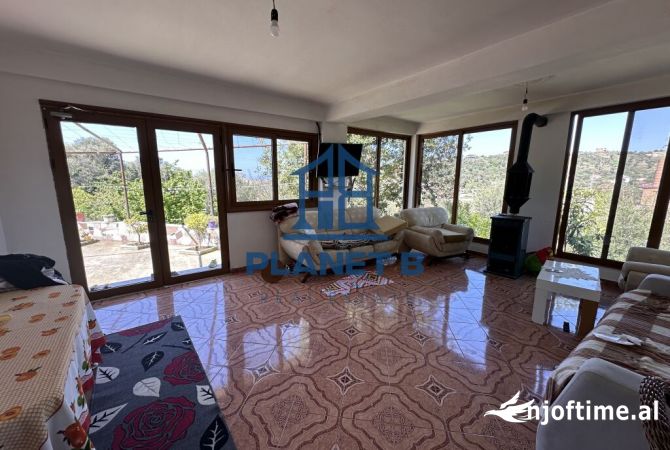 Shtepi ne shitje Shtepi Private ne Vlore, 3+1, Mobilimi E mobiluar, Pagesa 139,000  Euro.