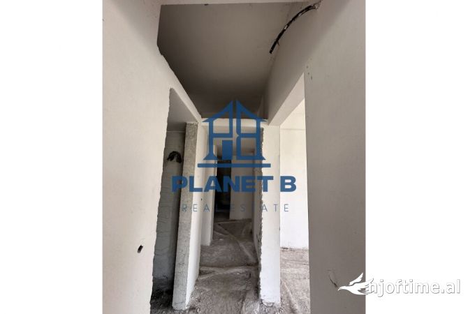 Shtepi ne shitje Shtepi Private ne Vlore, 3+1, Mobilimi Bosh, pa mobiluar, Pagesa 125,000  Euro.