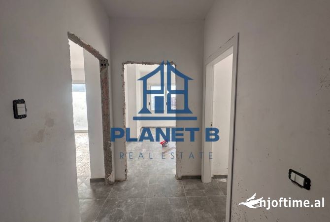 Shtepi ne shitje Apartament ne Vlore, 2+1, Mobilimi Bosh, pa mobiluar, Pagesa 172,000  Euro.