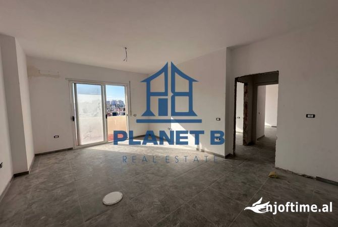 Shtepi ne shitje Apartament ne Vlore, 2+1, Mobilimi Bosh, pa mobiluar, Pagesa 172,000  Euro.