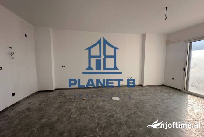 Shtepi ne shitje Apartament ne Vlore, 2+1, Mobilimi Bosh, pa mobiluar, Pagesa 172,000  Euro.